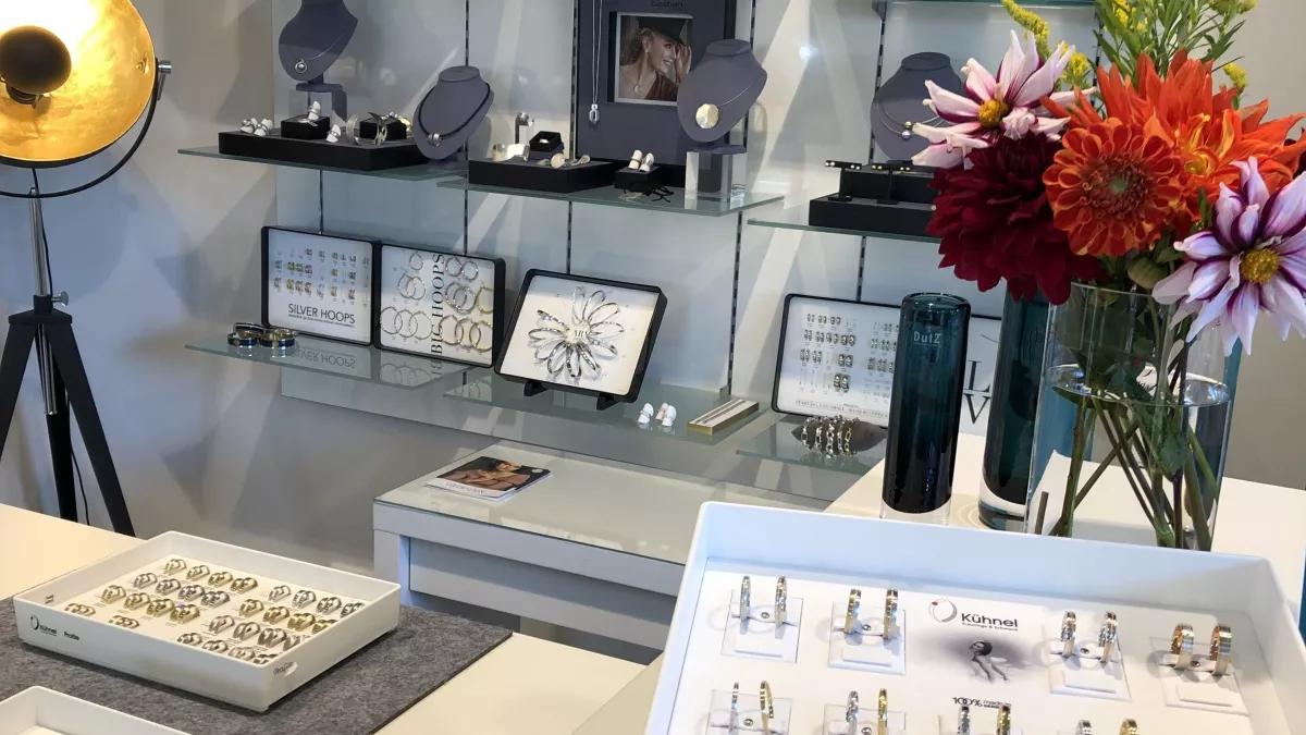 Perlenrausch Quiter bietet professionelle Beratung rund um den passenden Schmuck für den Hochzeitstag.