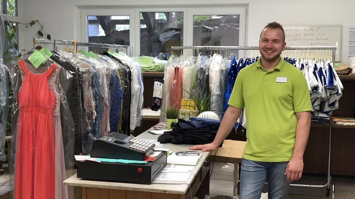 Das Team der Wäscherei und Heißmangel Bach rund um Nathanael Bach sorgt dafür, dass Ihr Outfit bereit ist für die nächste Feier.