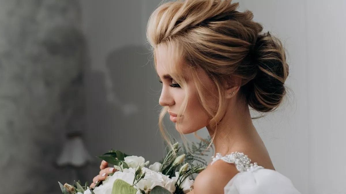 Die Friseure der Haareszeiten-Salons sorgen für die perfekte Brautfrisur am schönsten Tag im Leben.