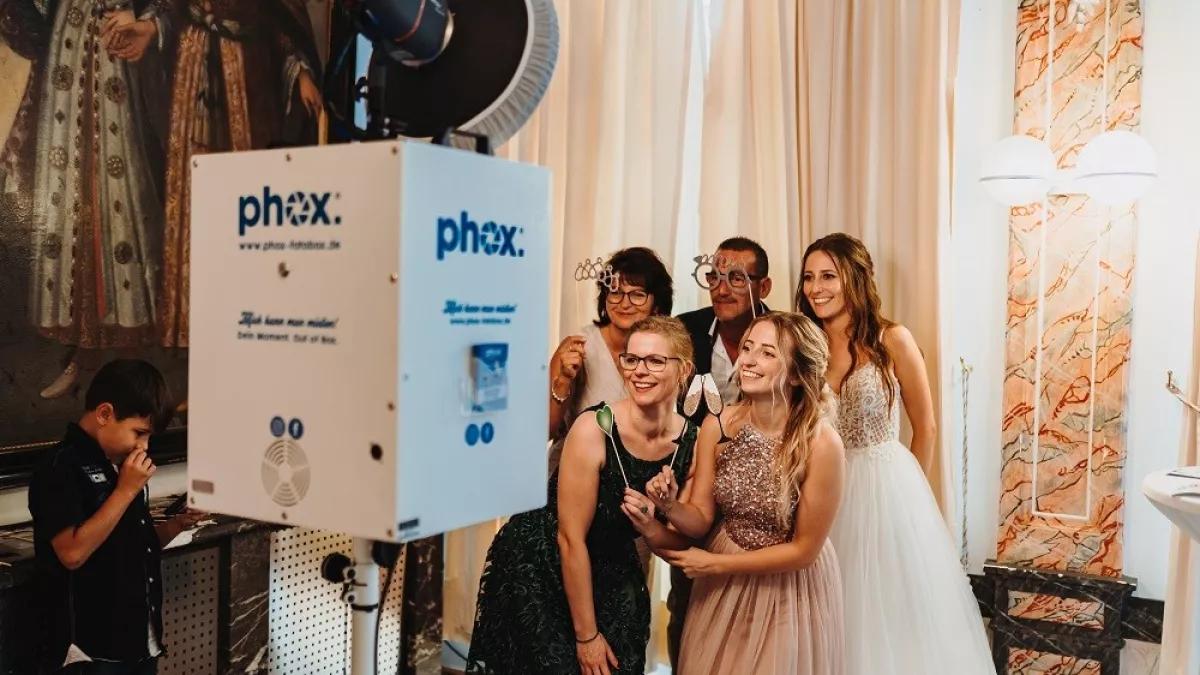 Die phox® Fotobox macht die Hochzeitsfeier zu einem besonderen Erlebnis.