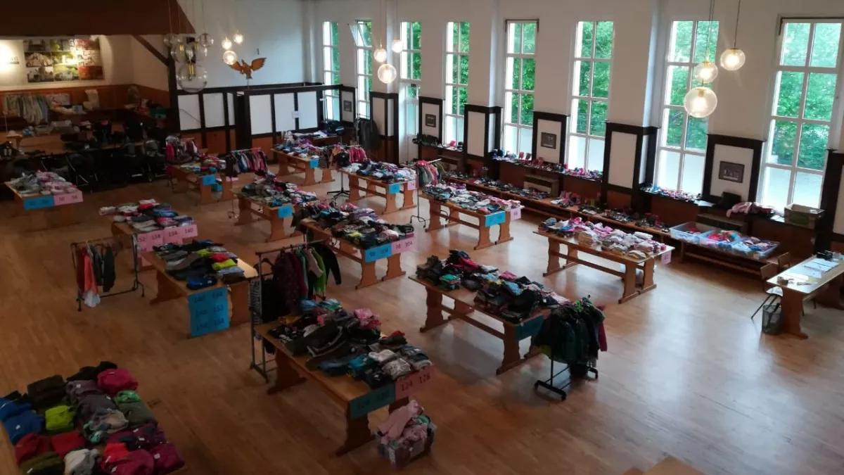 In der Heinsberger Schützenhalle findet am Samstag ein Abgabeflohmarkt statt.