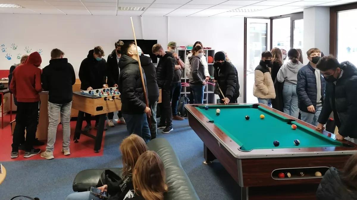 Der neue Pausentreff wird bei den Schülern der Sekundarschule Hundem-Lenne sehr gut angenommen.