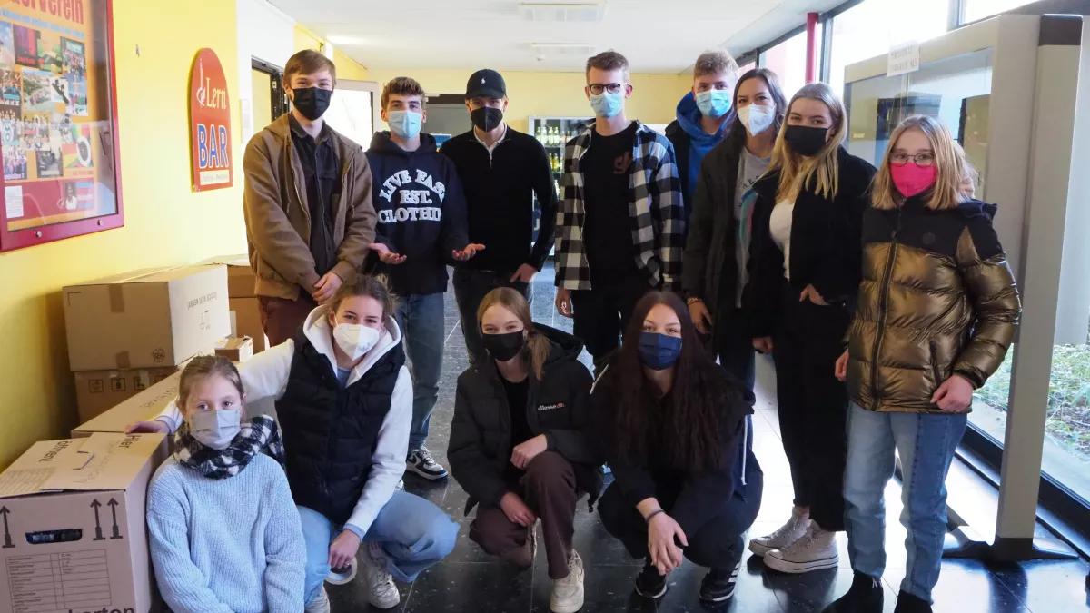 Drei Tage lang hat die SV Hilfsgüter von den Schülern und ihren Familien entgegen genommen. 28 große Kartons konnten gefüllt werden.