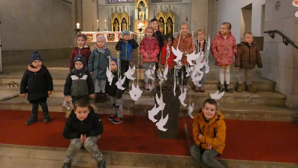 St.-Nikolaus-Kindergarten Grevenbrück betet für die Ukraine