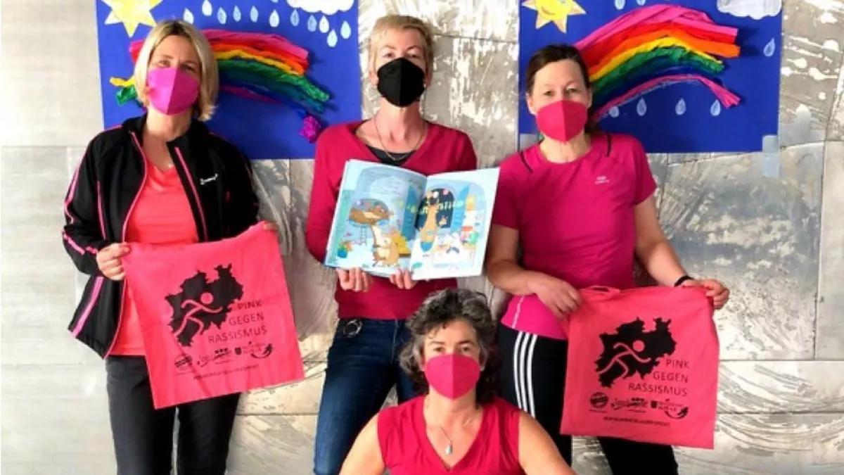 Das OGS-Team (oben: Iris Böhne, Christiane Lubeley-Hose, Cornelia Vogt, vorne: Lone HomringhausI) lebt den Schülern Toleranz und Integration vor.