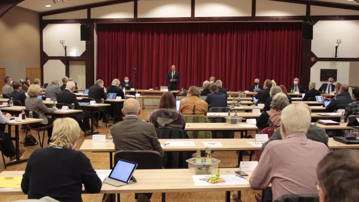 Sitzung des Kreistages in der Schützenhalle Oberveischede (Archivfoto).