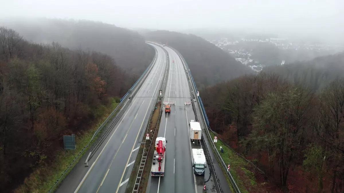Die gesperrte Talbrücke Rahmede der A 45.