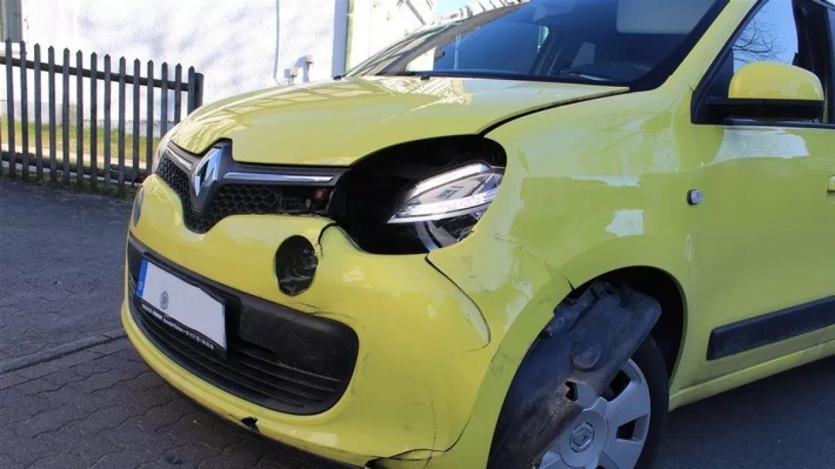 Einer der beschädigten Pkw.