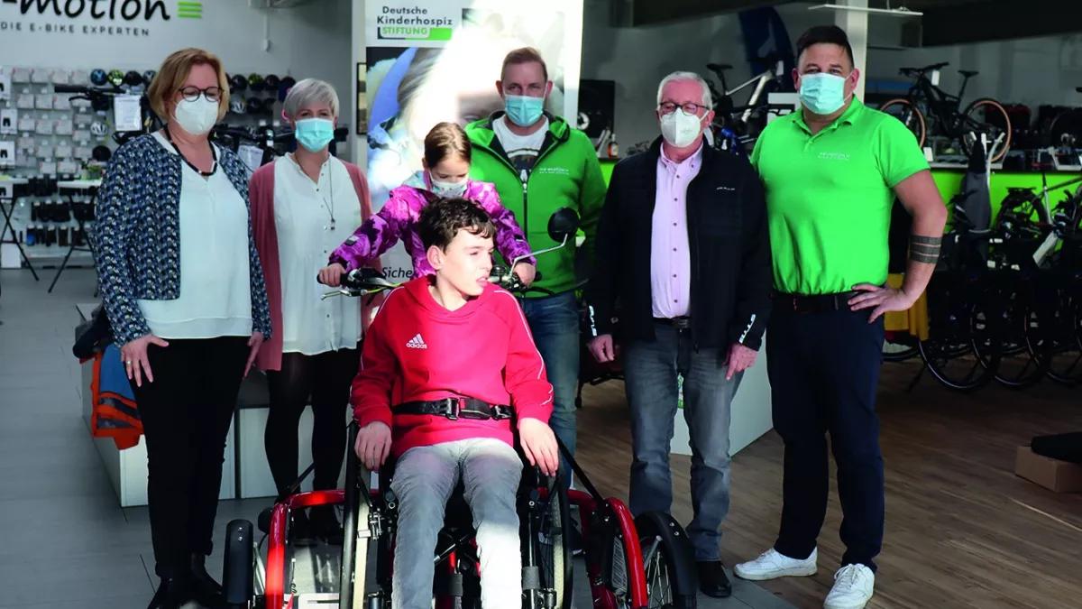 Bettina Stilter, Melanie Bähr, Johanna Schulte, Sebastian Arndt, Albert Kattwinkel, Jürgen Hoffmann (v.l.) und Robert Schulte (vorne)