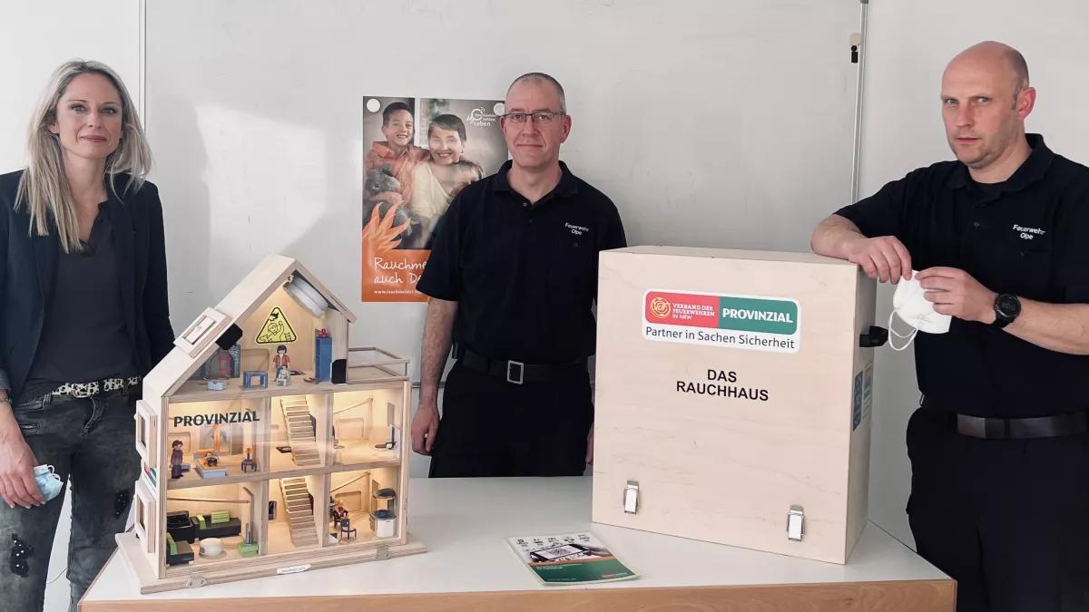 Bei der Übergabe (von links): Patricia Müller, Martin Kleine und Christian Hengstebeck.