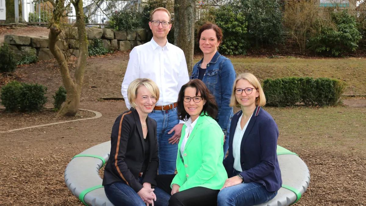 Das Foto zeigt Schatzmeisterin Susanne Schmidt, die Vorsitzende Christiane Reißner-Reichling und Beisitzerin Steffi Bürger (vorne von links), 2. Vorsitzender Wilhelm Meth und Beisitzerin Steffi Hunold (hinten).