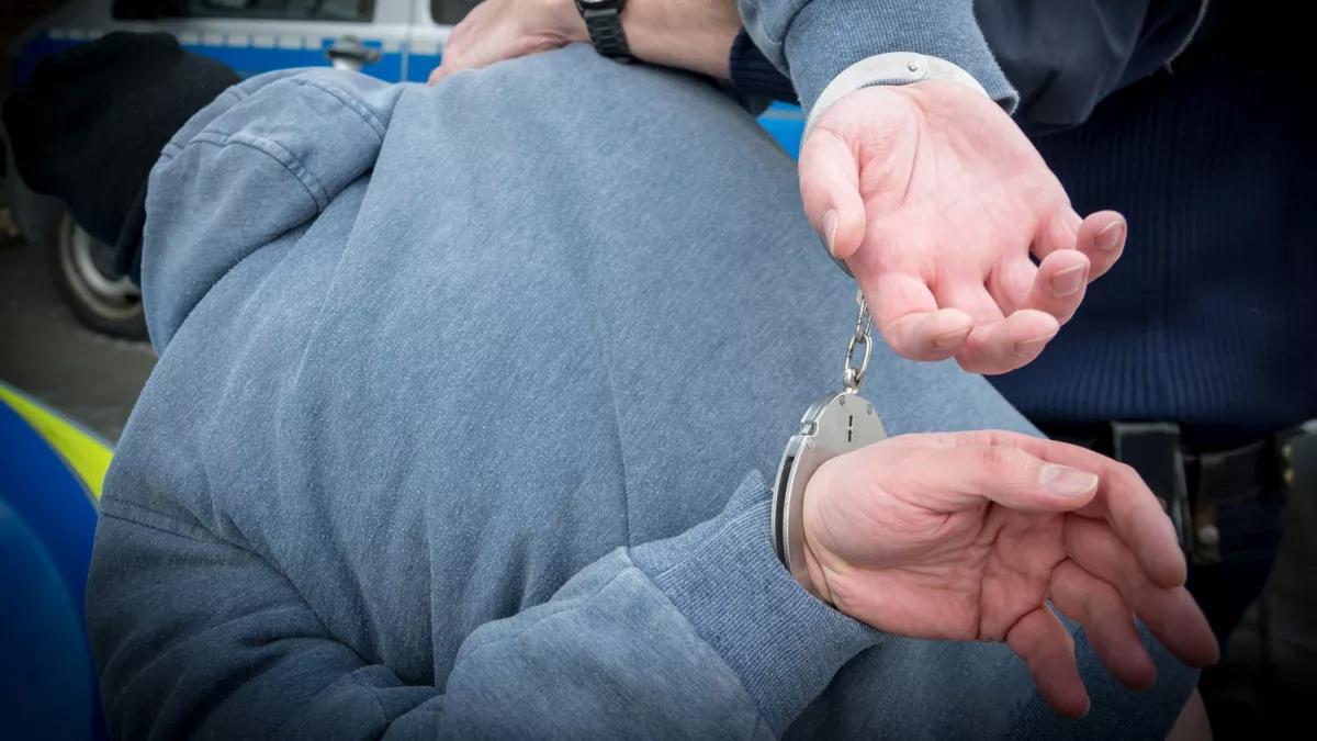 Fußgänger in Olpe auf offener Straße beraubt