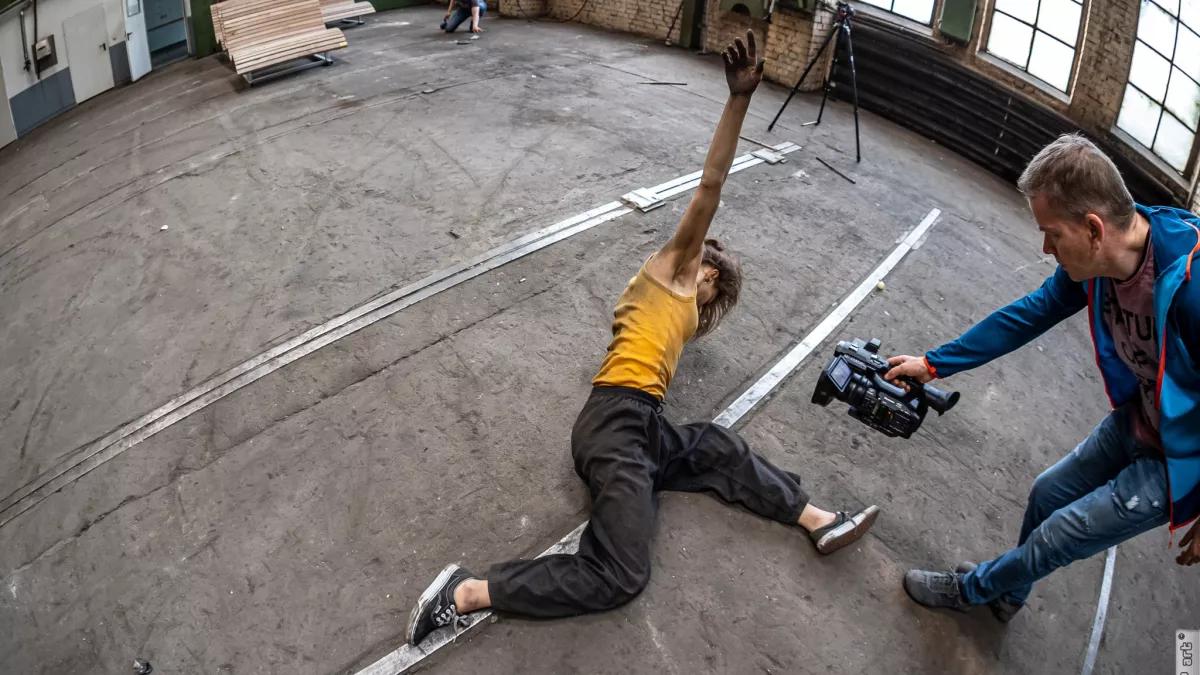 Club 574 lädt zur Filmpremiere ein.