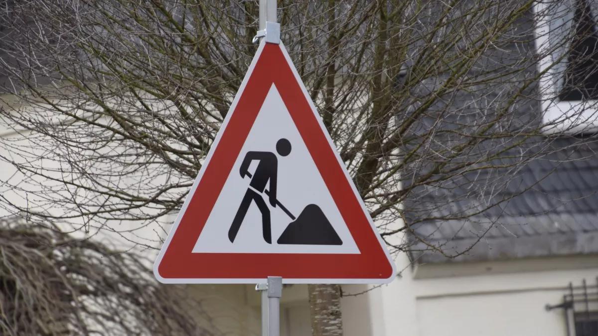 Symbolfoto Baustellenschild