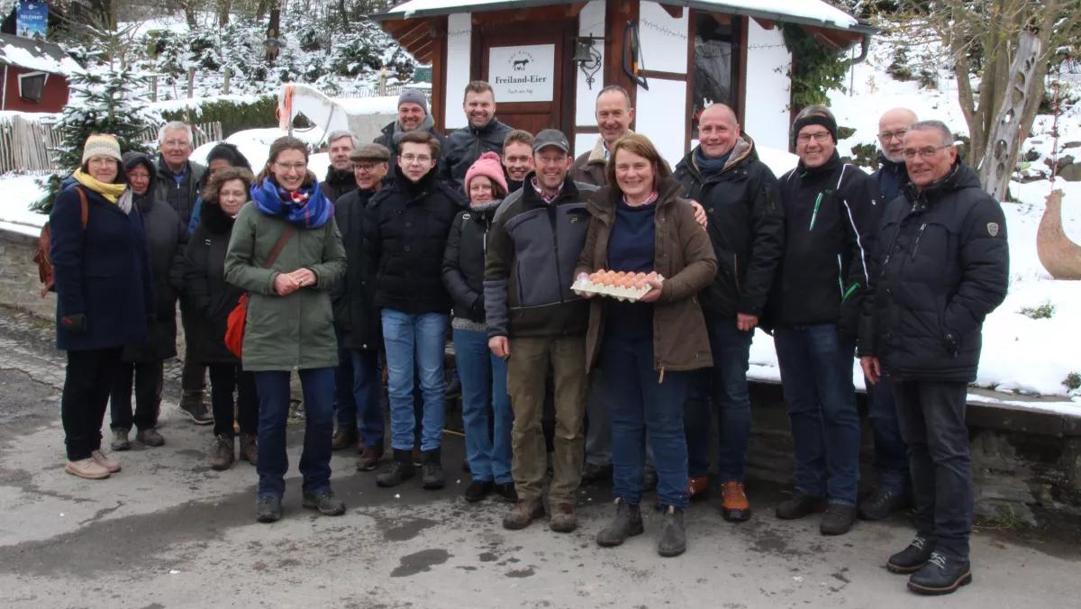 Wanderer besuchen Hof Kaiser in Windhausen