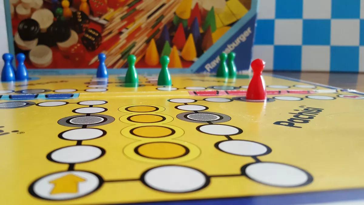 Auch Klassiker wie „Mensch ärgere Dich nicht“ kommen auf den Tisch.