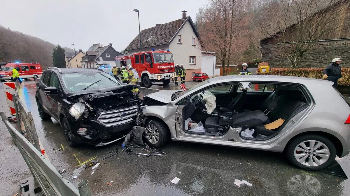 Ein Verkehrsunfall hat sich am Samstag, 9. April, auf der L 539 in Papiermühle ereignet. Zwei Fahrzeuge kollidierten Frontal miteinander.