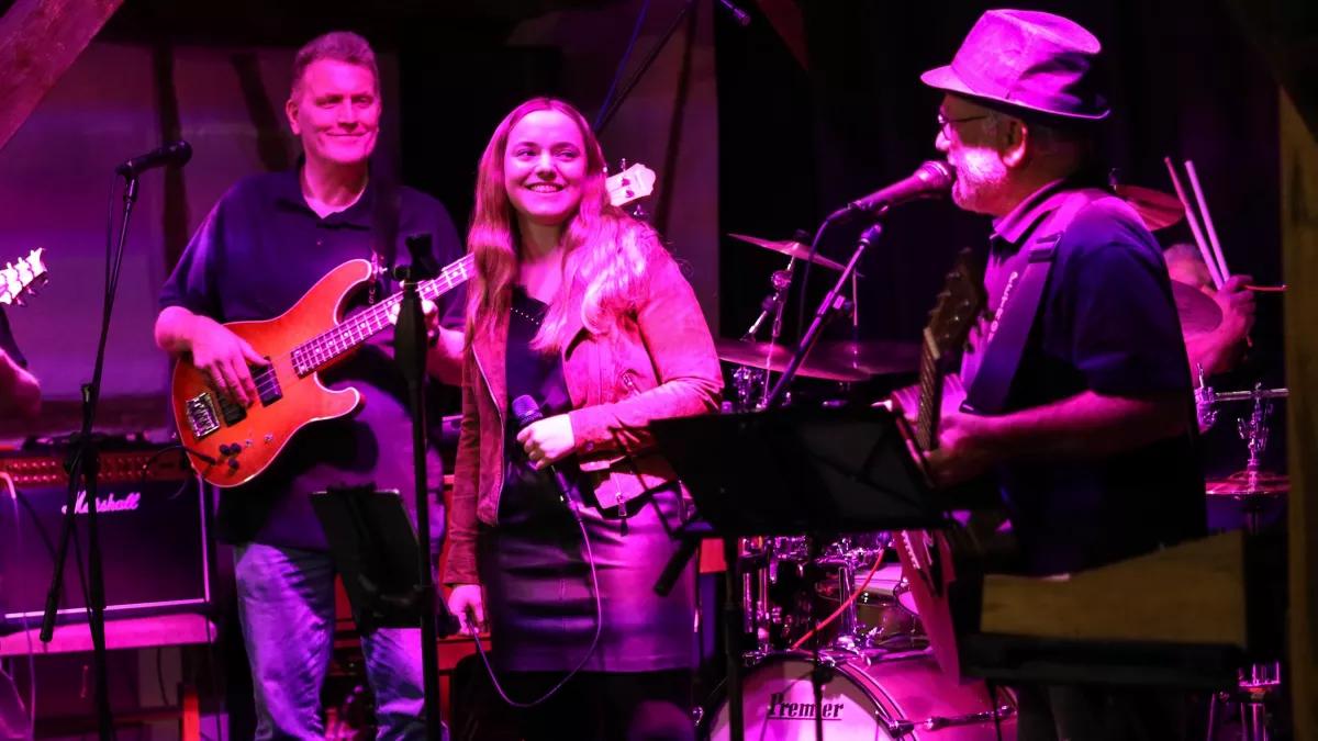 Petronius trat jetzt im Schrabben Hof in Silberg auf.