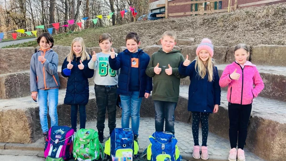 Grundschulkinder aus Kirchhundem spenden ihre Tornister.