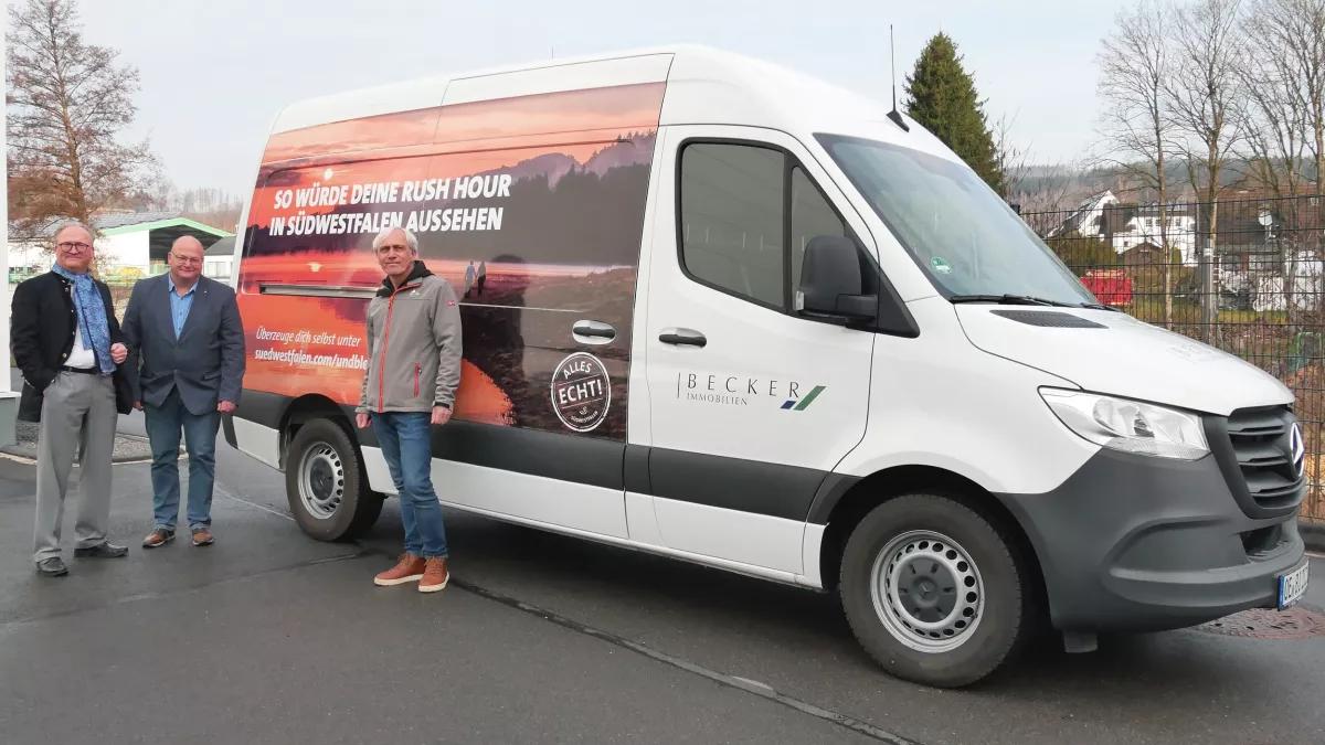 Von links: Prof. Dr. Stephan Becker und Michael Becker von der Becker Immobilien GmbH & Co. KG sowie Patrick Bonzel aus dem Team der Südwestfalen Agentur GmbH.