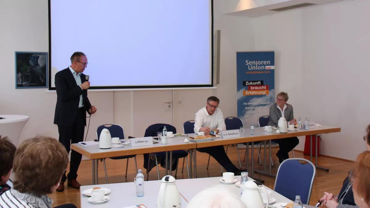 Der innenpolitische Sprecher der CDU Landtagsfraktion, Dr. Christos Katzidis, und MdL Jochen Ritter distutierten die Sicherheitspolitik im Land NRW.