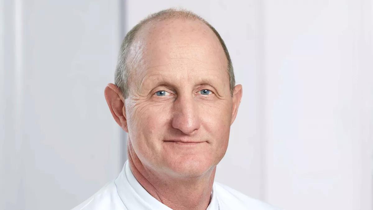 Chefarzt PD Dr. Frank van Buuren freut sich, dass er zum wiederholten Mal ausgezeichnet worden ist.