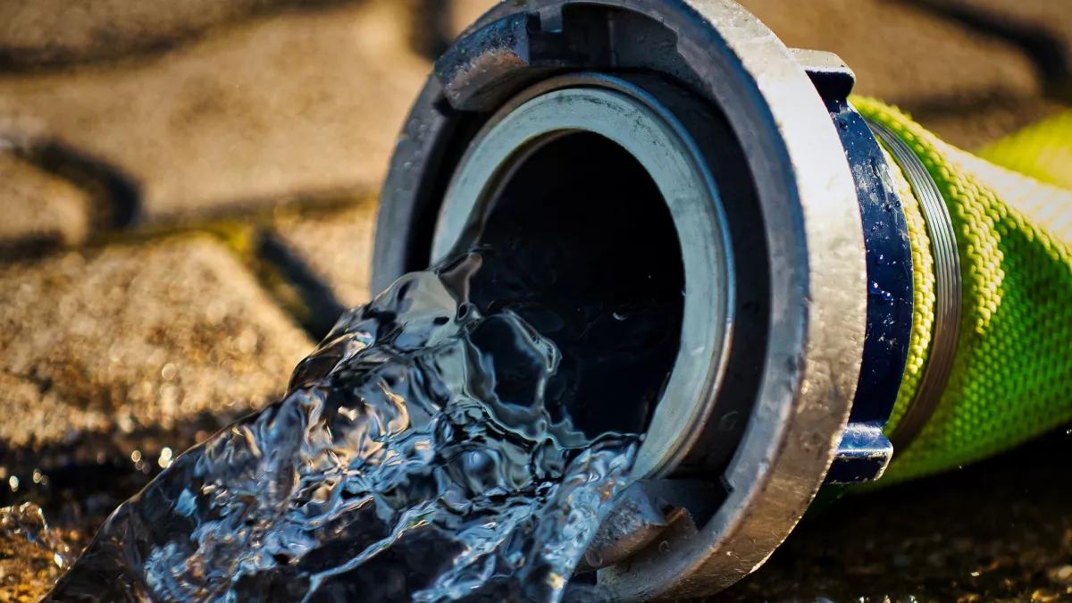 Löschwasser, Feuerwehr, Schlauch