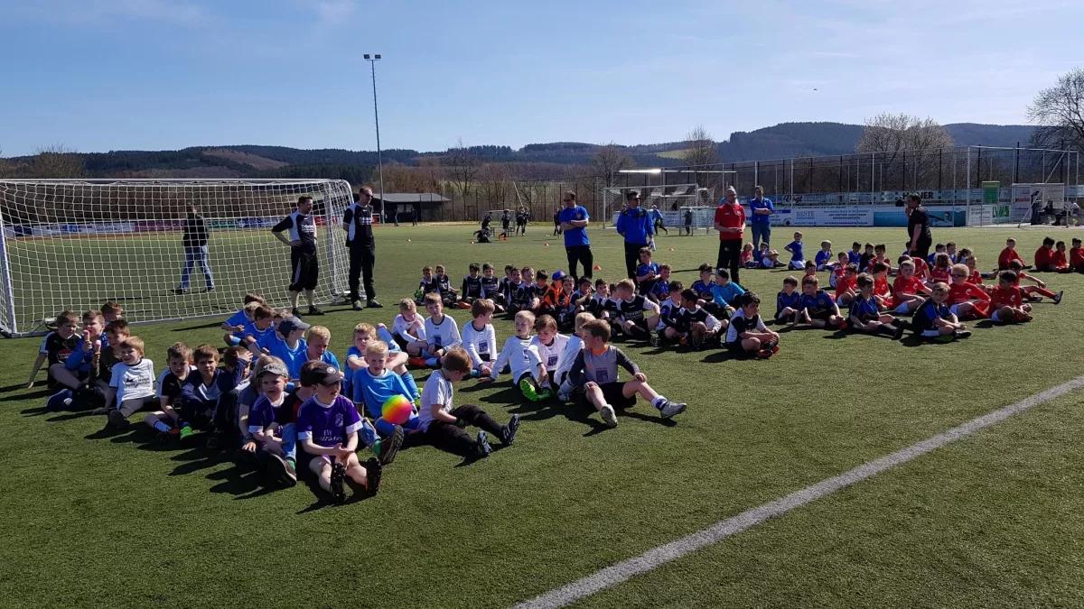 Die JSG Dünschede/Helden lädt zu einem Turnier für Jugendmannschaften ein.