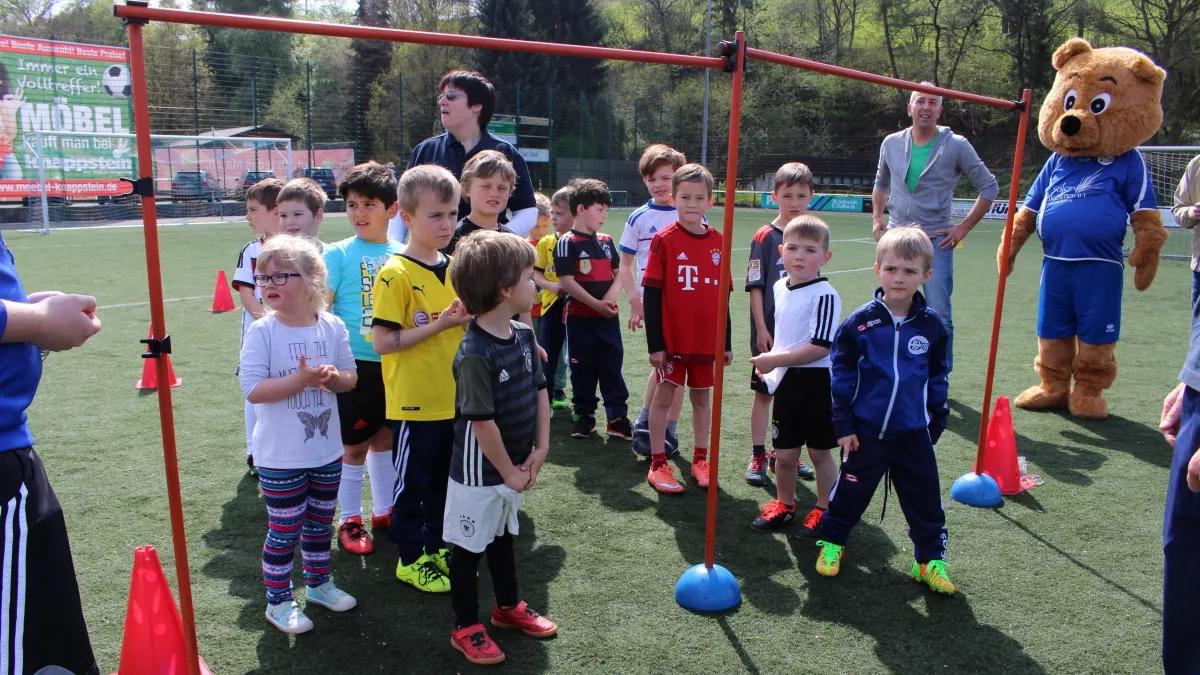 In Elspe findet ein Sponsorenlauf statt. Das Geld fließt in den neuen Kunstrasen, der im Sommer auf der Sportanlage entsteht.