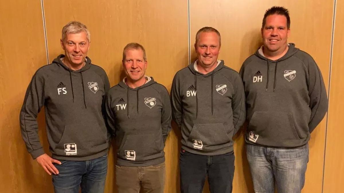 Der neu gewählte Hauptvorstand des FC Altenhof. Von links: Dominik Holterhof, Benjamin Wobig, Thomas Wurm und Frank Stahl. Krankheitsbedingt fehlte Mirko Weber.