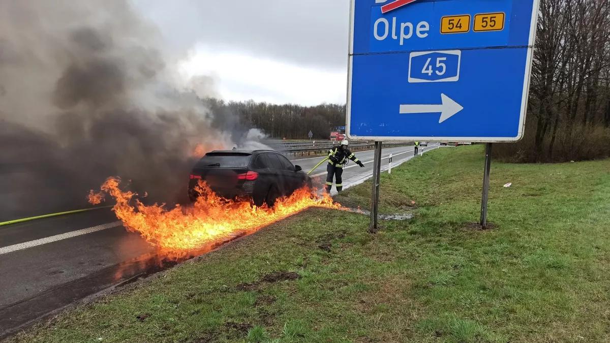 Der Pkw brannte vollständig aus.