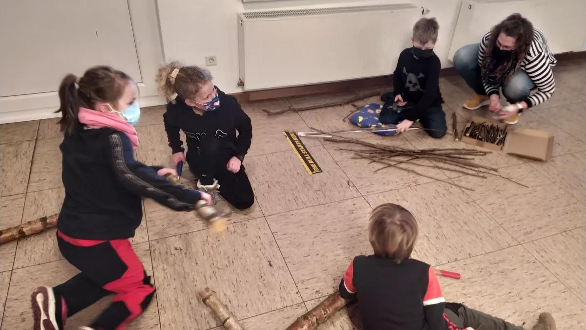 Gerlinger Kommunionkinder gestalten Mitmach-Kreuzweg